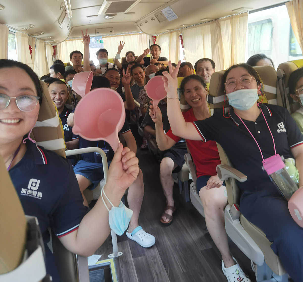 07fe265661745a44ebd1d48740b01f9a.jpg 車(chē)上合影.jpg